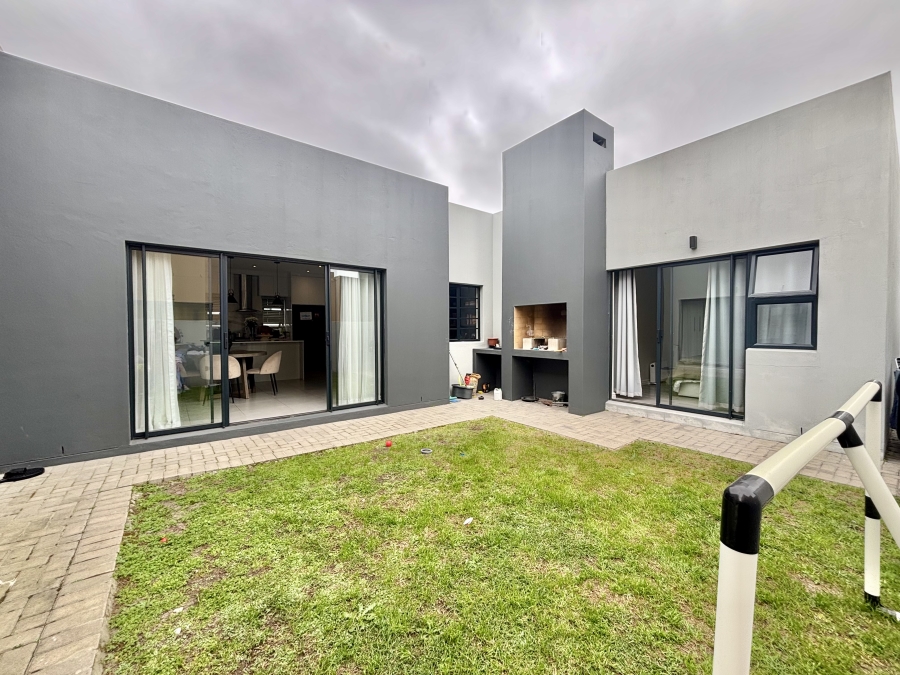To Let 3 Bedroom Property for Rent in Sandown Western Cape